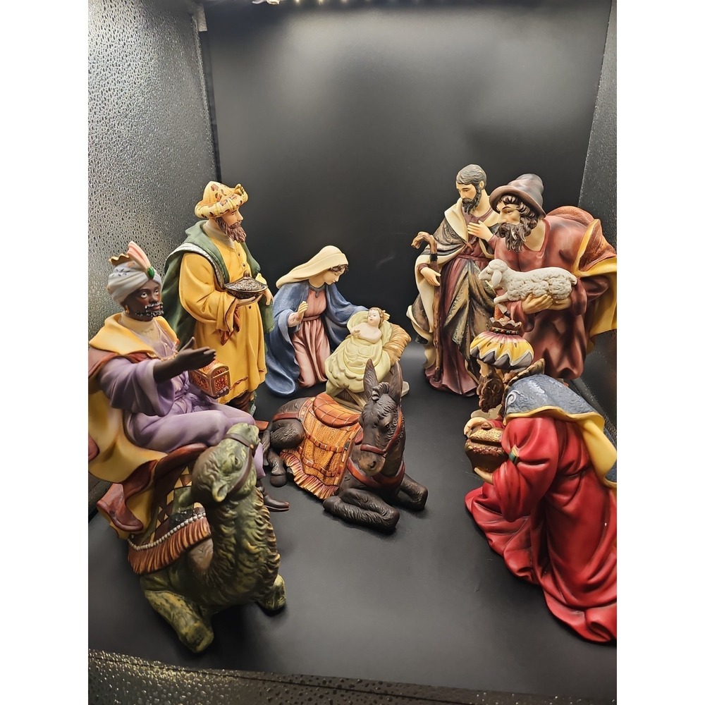 Grandeur Noel 2002 9 piece HAND PAINTED PORCELAIN NATIVITY Scene Collection